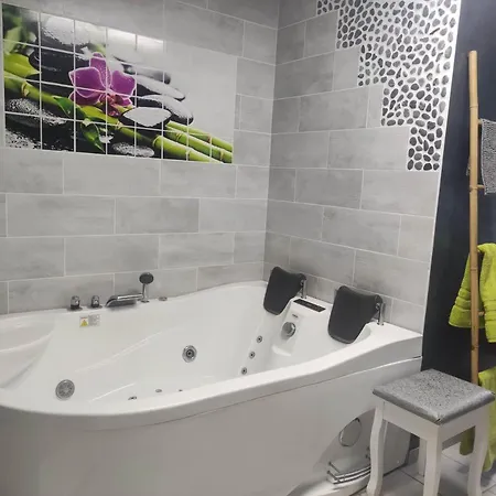 Chez L'habitant Avec Jacuzzi Ubytování v soukromí Hardinghen
